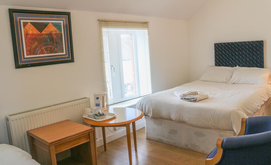 Oscar Lodge Northampton Bilik gambar
