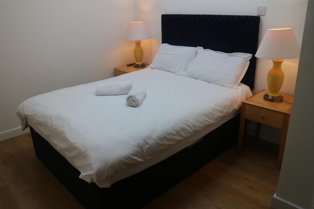 Oscar Lodge Northampton Bilik gambar
