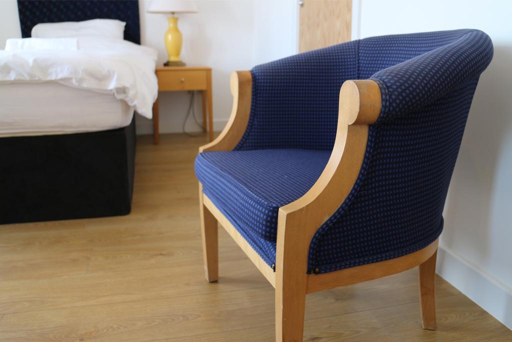 Oscar Lodge Northampton Bilik gambar